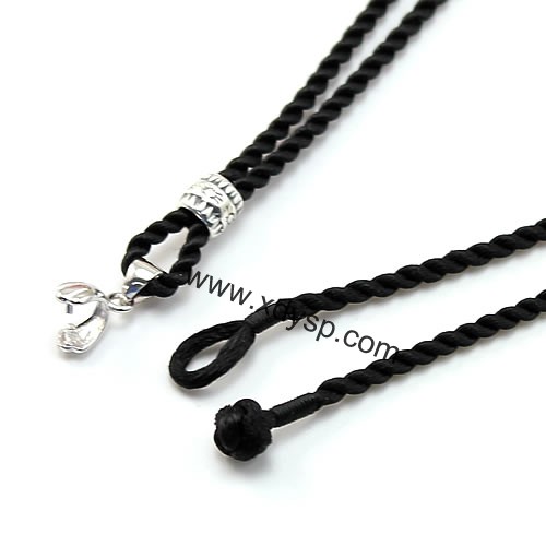 伟德国际翡翠吊坠用什么绳子更好看？如何选择既美观又牢固的挂链？