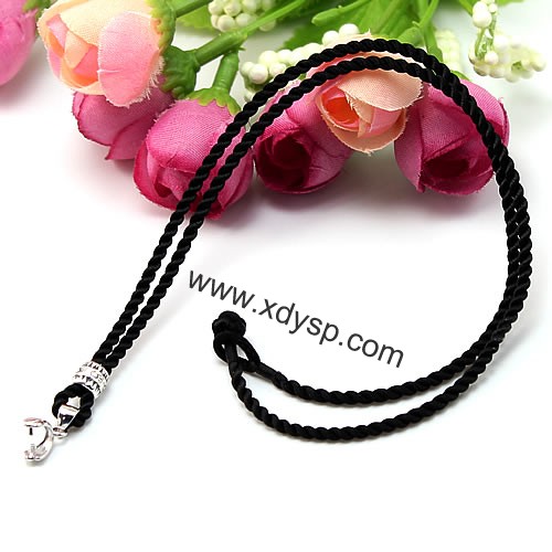 伟德国际翡翠项链