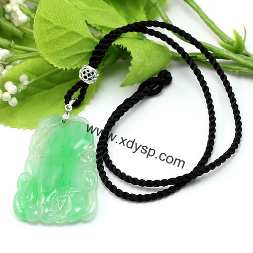 伟德国际翡翠挂坠搭配哪种绳子最美？高清图解解析